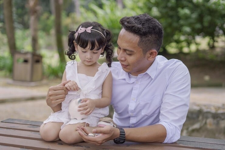 mendidik anak perempuan, parenting anak perempuan, rayuan buaya, cara mengajari batasan sehat, peran ayah dalam parenting, kebutuhan emosional anak, role model ayah, hubungan sehat, parenting untuk ibu muda
